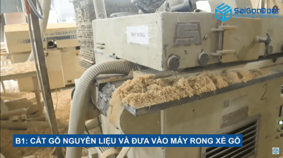 Cắt gỗ thô và đưa vào máy rong Cắt gỗ thô và đưa vào máy rong