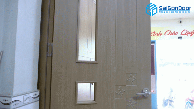 Cửa nhựa ABS Hàn Quốc với thiết kế ô kính cường lực mang lại nét đẹp tinh tế Cửa nhựa ABS Hàn Quốc với thiết kế ô kính cường lực mang lại nét đẹp tinh tế