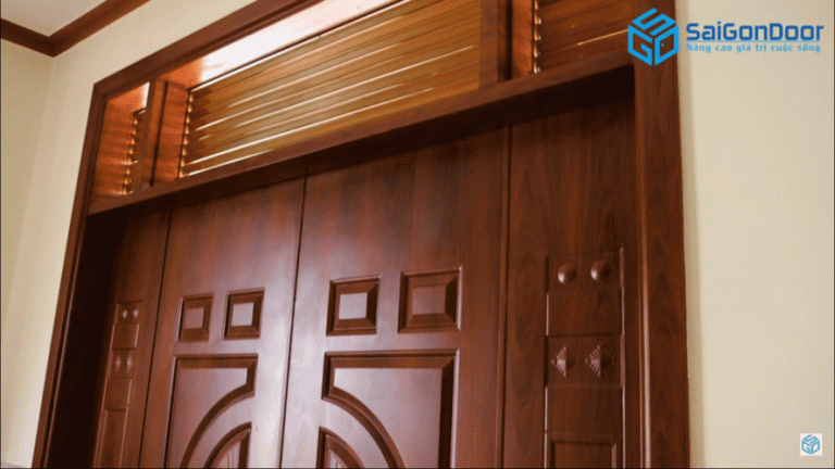 CỬA THÉP CHỐNG CHÁY VÂN GỖ SAIGONDOOR ĐƯỢC LẮP ĐẶT LÀM CỬA BAN CÔNG 7 5 5