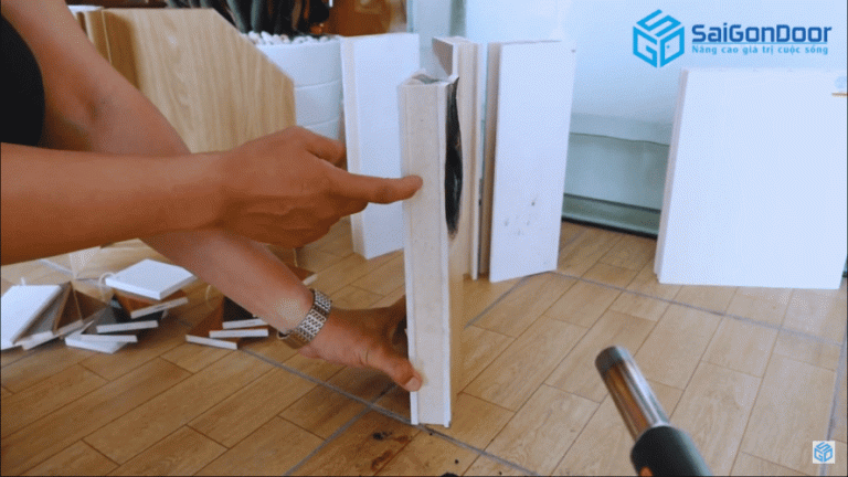 TEST CHẬM BẮT LỬA CHÁY, ĐỘ CỨNG TRÊN SẢN PHẨM CỬA NHỰA GIẢ GỖ COMPOSITE 8 6 5