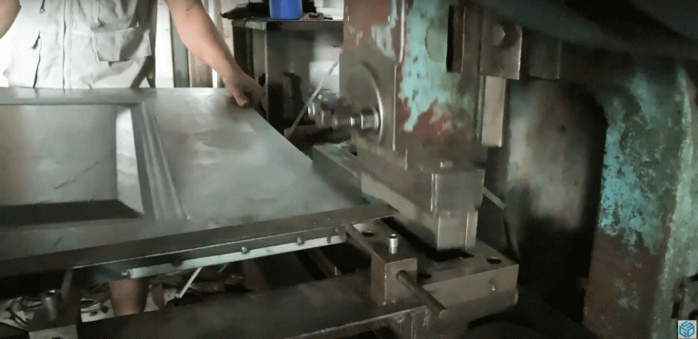 Quy trình sản xuất cửa thép chống cháy làm cửa thoát hiểm, cửa ngăn cháy, cửa chậm cháy chi tiết 12 Vạt góc tấm cửa thép