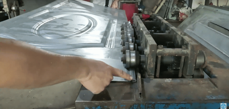 Quy trình sản xuất cửa thép chống cháy làm cửa thoát hiểm, cửa ngăn cháy, cửa chậm cháy chi tiết 13 Cuốn mép tấm thép