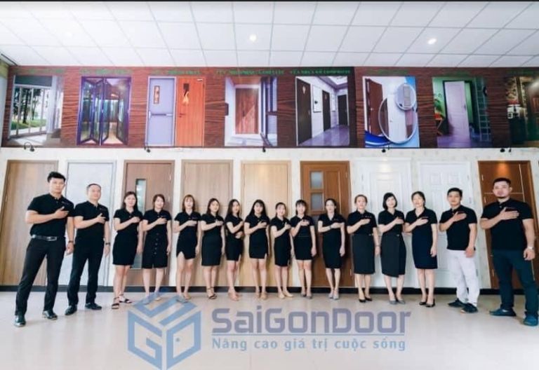 Đội ngũ nhân công thi công và lắp đặt tận nơi Đội ngũ nhân công thi công và lắp đặt tận nơi