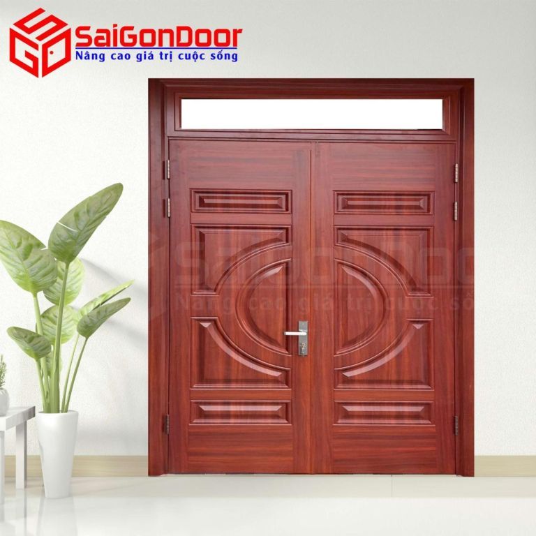 Cánh cửa được làm từ thép mạ điện không gỉ, với độ dày từ 0.8mm Cửa thép vân gỗ