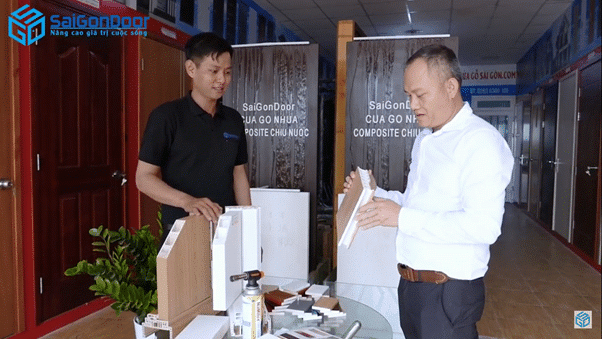 Lau chùi dễ dàng khi có bụi bẩn. Lau chùi dễ dàng khi có bụi bẩn.