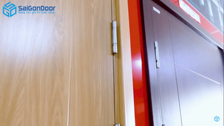 Hình ảnh thực tế cửa nhựa composite phủ vân tại hệ showroom Saigondoor. Hình ảnh thực tế cửa nhựa composite phủ vân tại hệ showroom Saigondoor.