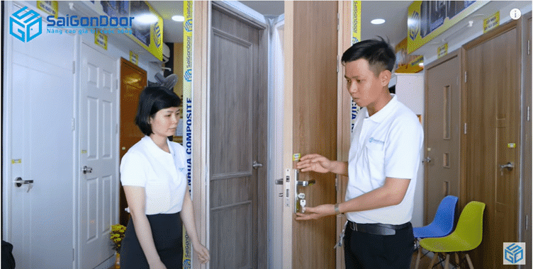 Cửa có thiết kế, màu sắc sang trọng Cửa có thiết kế, màu sắc sang trọng