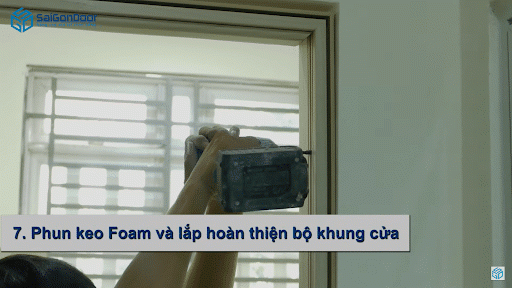 Phun keo Foam và lắp hoàn thiện bộ khung cửa Phun keo Foam và lắp hoàn thiện bộ khung cửa