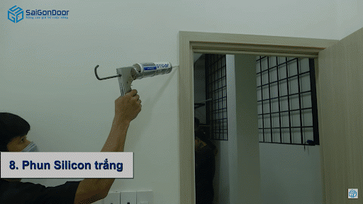 Phun silicon trắng cho toàn bộ khung cửa Phun silicon trắng cho toàn bộ khung cửa