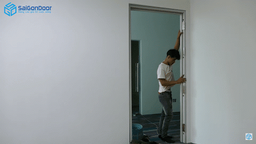 Cố định khung bao vào ô tường Cố định khung bao vào ô tường