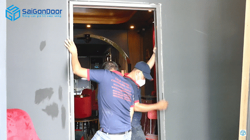 Gắn khung bao vào ô tường Gắn khung bao vào ô tường