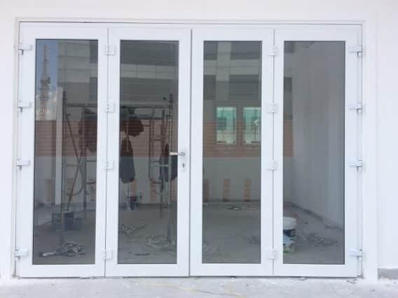 So sánh cửa nhựa lõi thép và cửa nhôm Xingfa loại nào được đánh giá cao hơn? 4 Cửa nhựa lõi thép 4 cánh