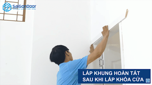 Lắp khung hoàn tất sau khi lắp khóa cửa Lắp khung hoàn tất sau khi lắp khóa cửa