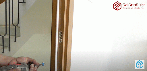 Đục lỗ cho yếm khóa Đục lỗ cho yếm khóa