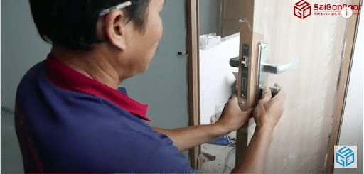 Lắp ổ khóa Lắp ổ khóa