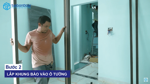 SaiGonDoor lắp đặt cửa gỗ Melamine tại nhà trọ đang xây SaiGonDoor lắp đặt cửa gỗ Melamine tại nhà trọ đang xây