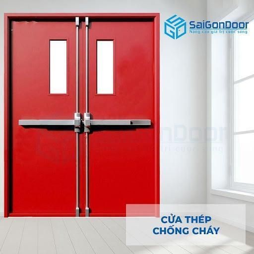 Sự an toàn được tối ưu với mẫu cửa thép chống cháy thông qua việc tích hợp 2 thanh thoát hiểm đôi Sự an toàn được tối ưu với mẫu cửa thép chống cháy thông qua việc tích hợp 2 thanh thoát hiểm đôi