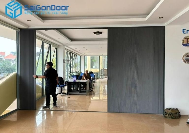 BÁO GIÁ Vách Ngăn Lạnh Cửa Xếp Cập Nhật Mới Nhất T12/2024 16 Vách ngăn lạnh cửa xếp cho tường bê tông