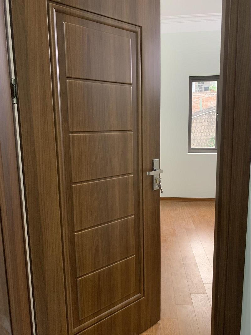 Lợi ích khi sử dụng cửa composite trong nhà và ngoài trời