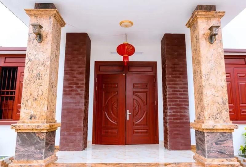 Cửa thép vân gỗ đôi sang trọng