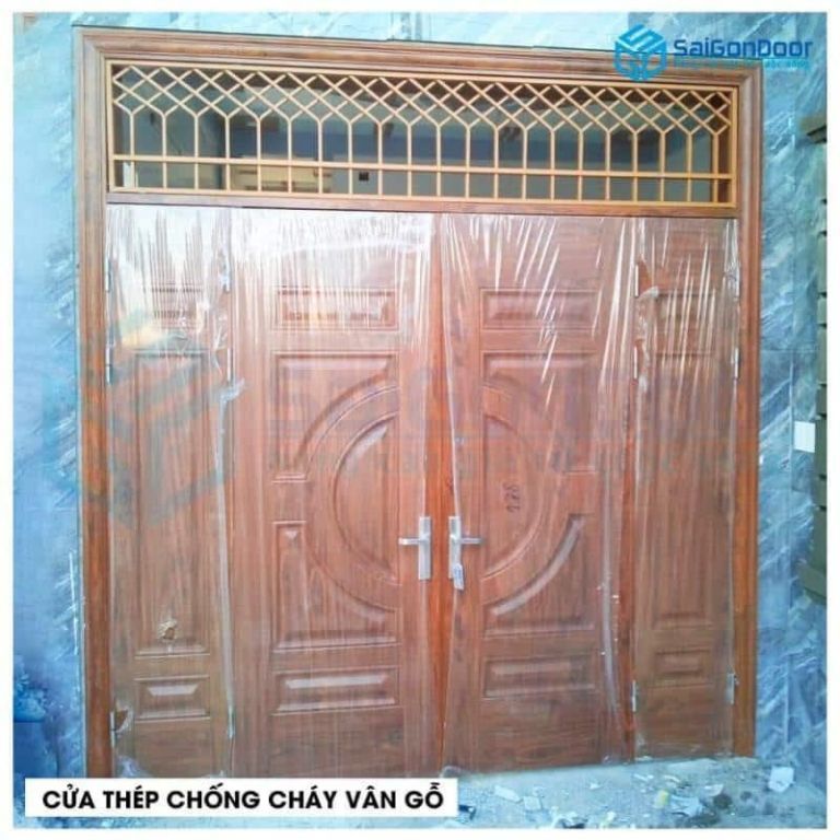 cua-thep-van-go-chong-chay-1