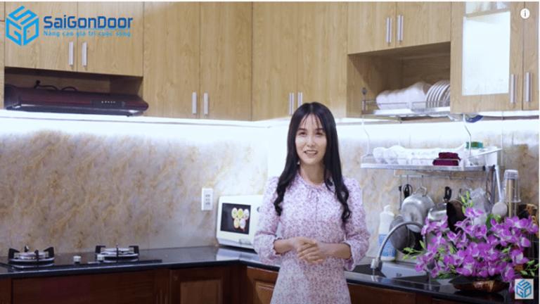 MẪU TỦ BẾP, KỆ BẾP BẰNG GỖ CÔNG NGHIỆP SAIGONDOOR ĐƯỢC SỬ DỤNG TRONG NHIỀU NĂM VẪN BỀN ĐẸP