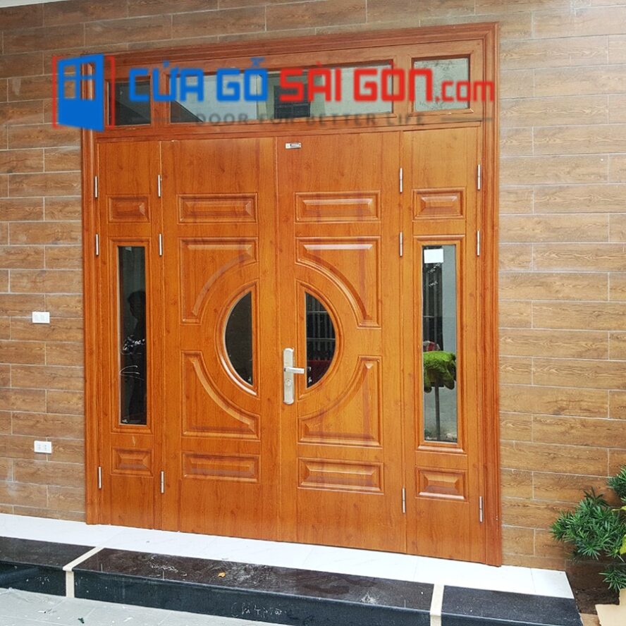 Cửa thép vân gỗ với gam màu tự nhiên giúp tăng thêm vẻ đẹp của ngôi nhà