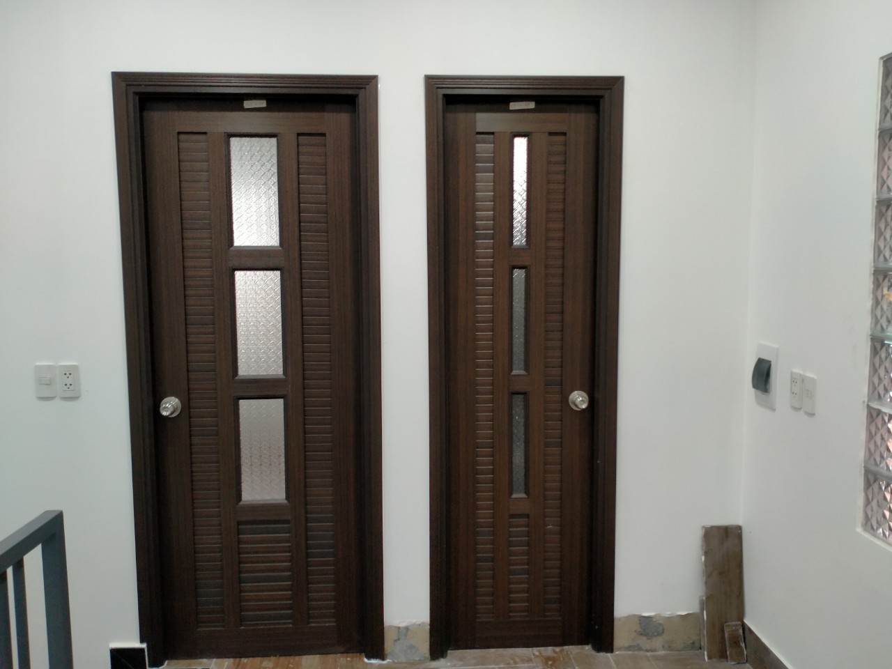 Cửa nhựa nhà tắm YC-45