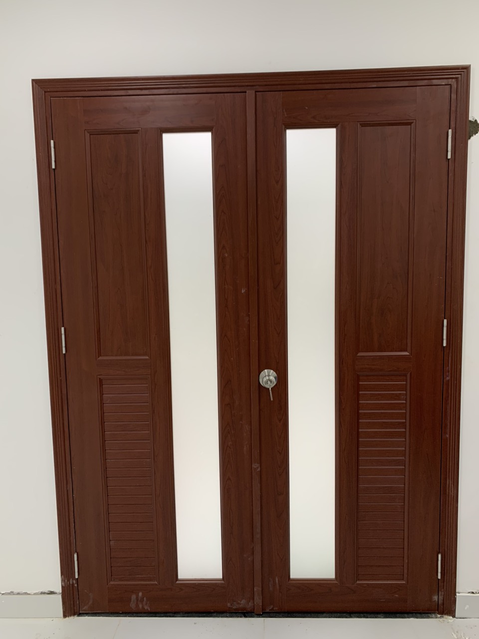 Mẫu cửa 2 cánh cho kích thước lớn