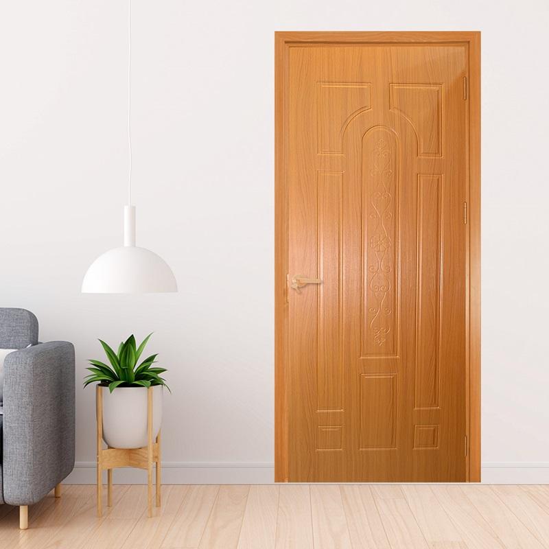 Việc gắn tấm nệm tạo nên độ vững chắc cho cửa sau khi hoàn thiện