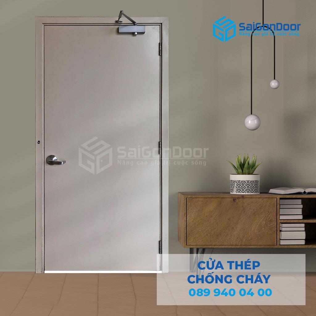 Cua-thep-chong-chay-P1-xam-trang-dung-cui-cho-hoi-thuy-luc-SGD.jpg