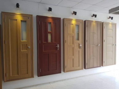 Cửa nhà vệ sinh bằng nhựa