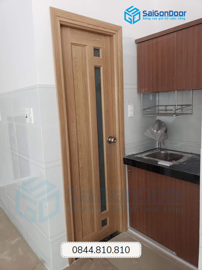 THI CÔNG CỬA NHỰA PVC CÓ Ô KIẾNG CHO NHÀ TẮM