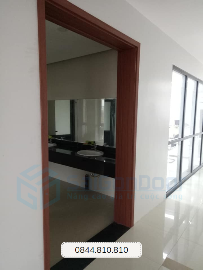 THI CÔNG LẮP ĐẶT CỬA NHỰA NHÀ TẮM CHO CÔNG TRÌNH