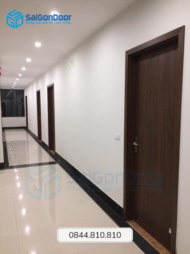 HOÀN THIỆN CỬA NHỰA NHÀ TẮM CHO CÔNG TRÌNH