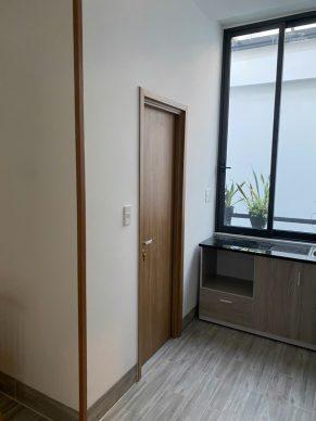 THI CÔNG CỬA NHỰA NHÀ TẮM TẠI PHƯỜNG THẠNH XUÂN