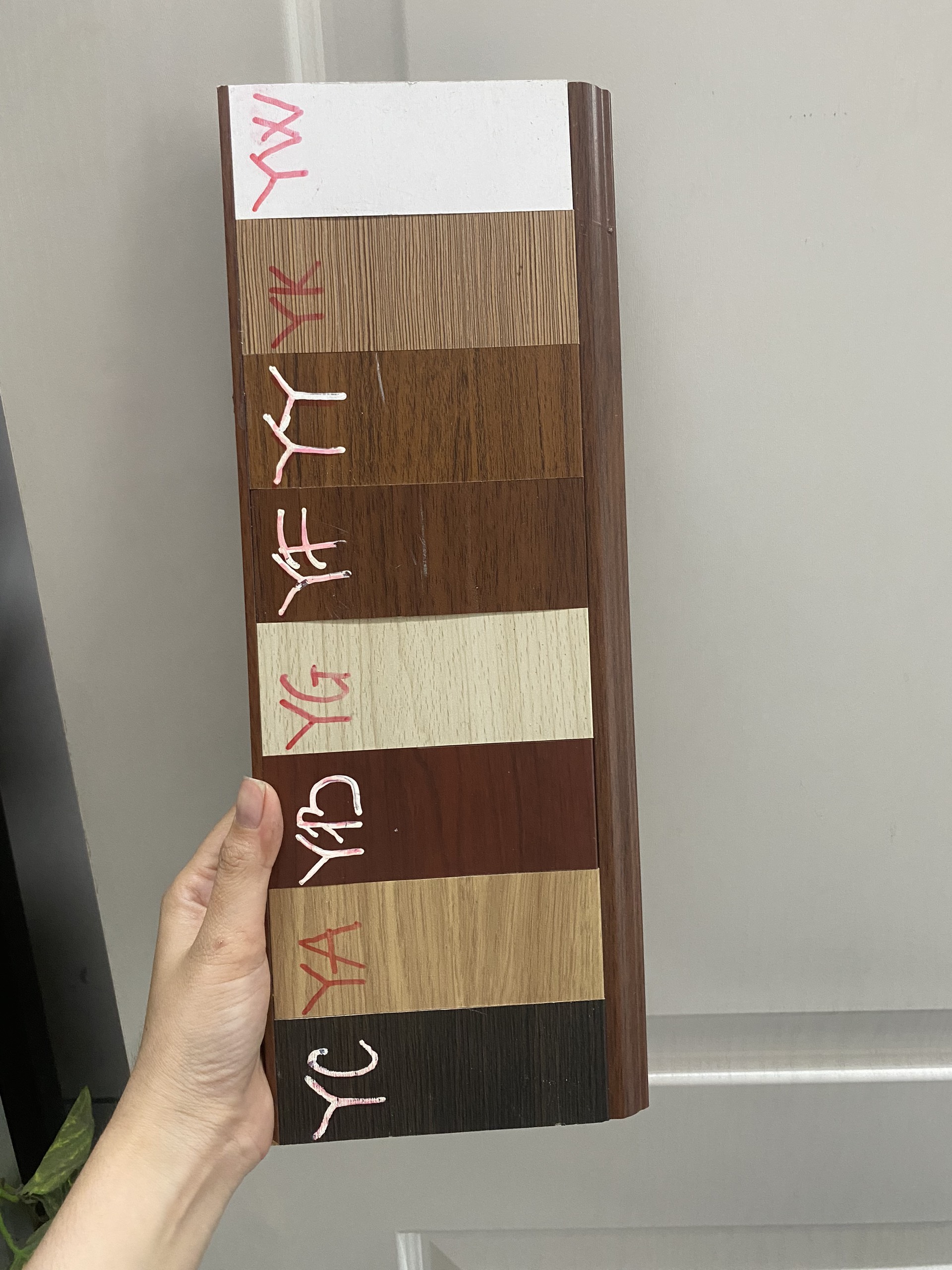 Bảng màu cửa nhựa