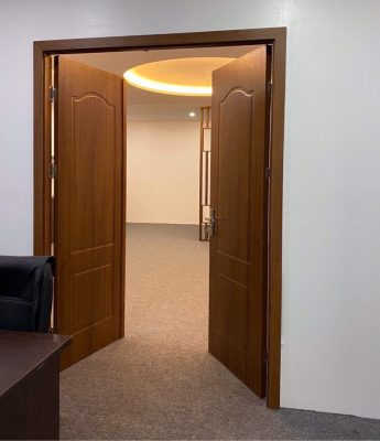 Mẫu cửa nhựa giả gỗ 2 cánh phù hợp với hầu hết ngôi nhà