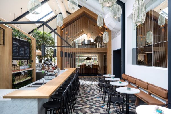 Y tuong thiet ke quan cafe ngoai troi voi goc