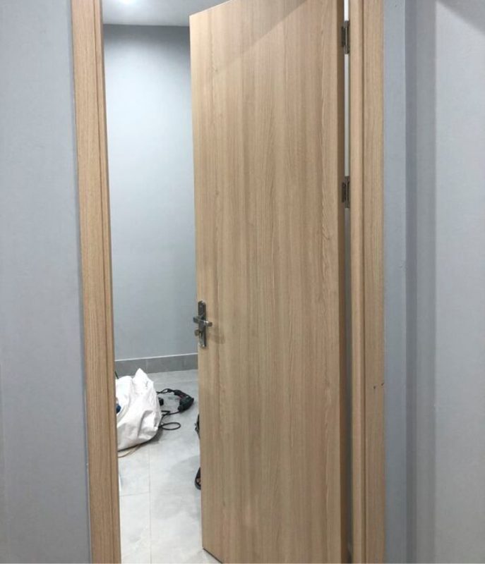 Lắp đặt cửa nhựa vân gỗ giá thành phải chăng