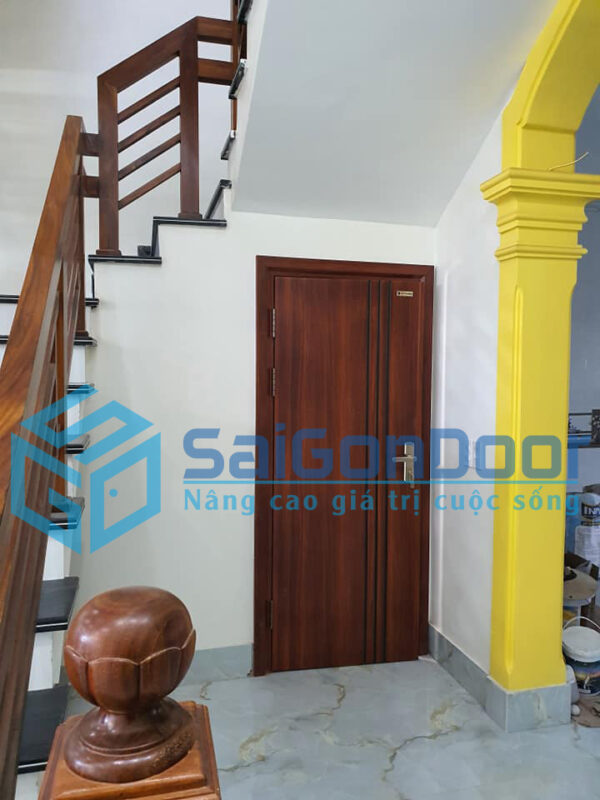 Phụ kiện cửa thép vân gỗ bao gồm những gì?