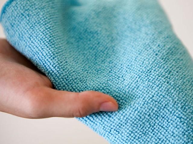 Làm sạch bằng các loại vải ẩm Làm sạch bằng các loại vải ẩm