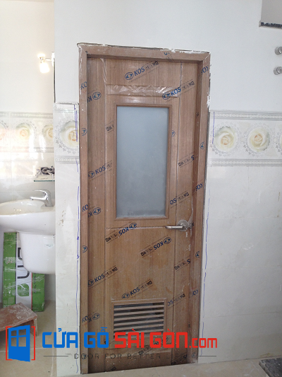 Hình ảnh thực tế công trình cửa phòng tắm bằng nhựa Hình ảnh thực tế công trình cửa phòng tắm bằng nhựa