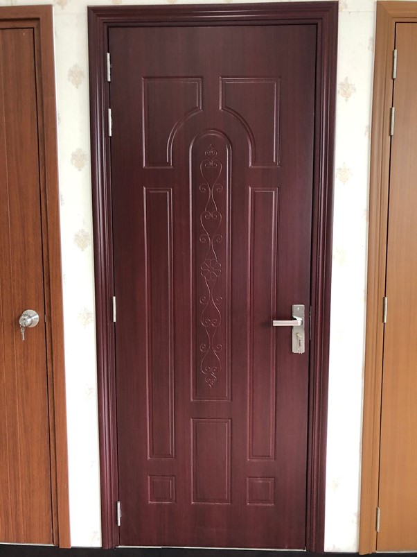 Cửa nhựa gỗ Composite sở hữu vân gỗ màu tím đỏ nâu vô cùng độc đáo Cửa nhựa gỗ Composite sở hữu vân gỗ màu tím đỏ nâu vô cùng độc đáo