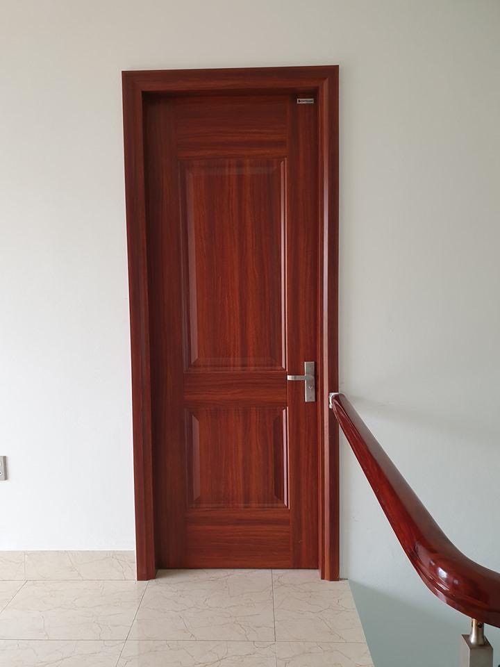 Công trình cửa thông phòng bằng cửa thép vân gỗ sang trọng Cửa đi thông phòng