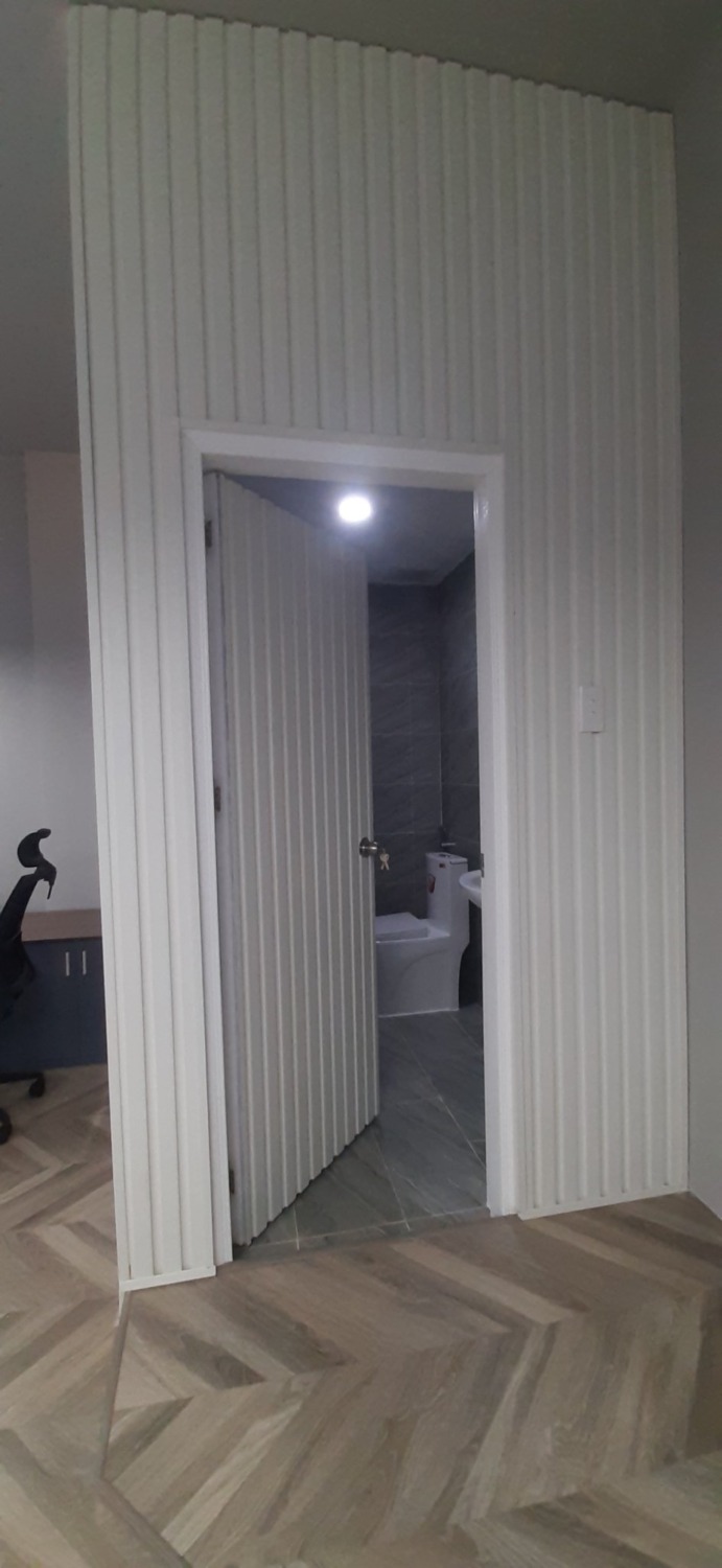 Công trình cửa toilet bằng nhựa Đài Loan ghép thanh Cửa nhựa toilet