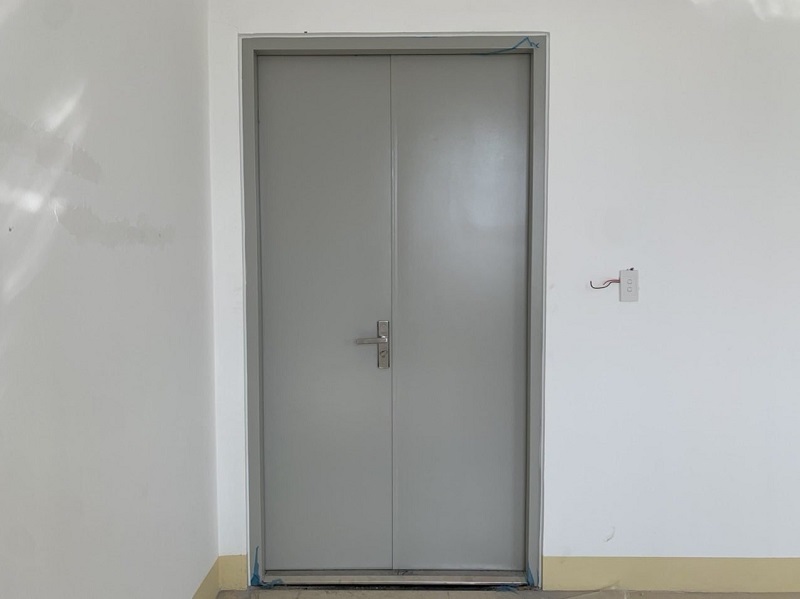 Cấu tạo và đặc điểm của cửa thép chống cháy