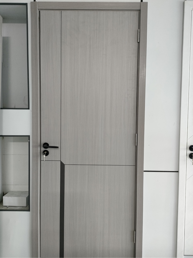 Mẫu cửa gỗ công nghiệp composite màu xám đơn giản, thanh lịch