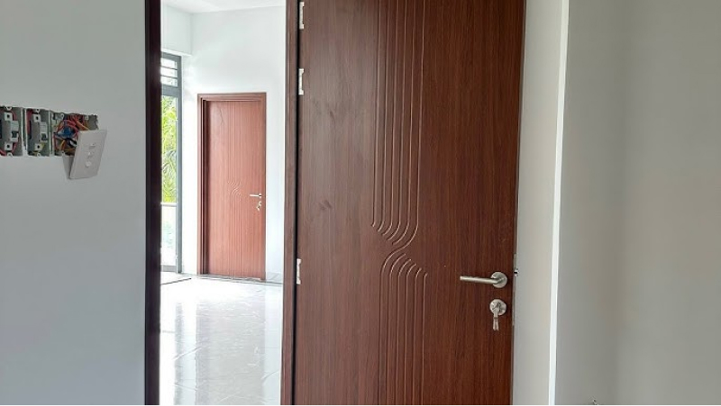 Cửa nhựa Composite lắp đặt dễ dàng, nhanh chóng 