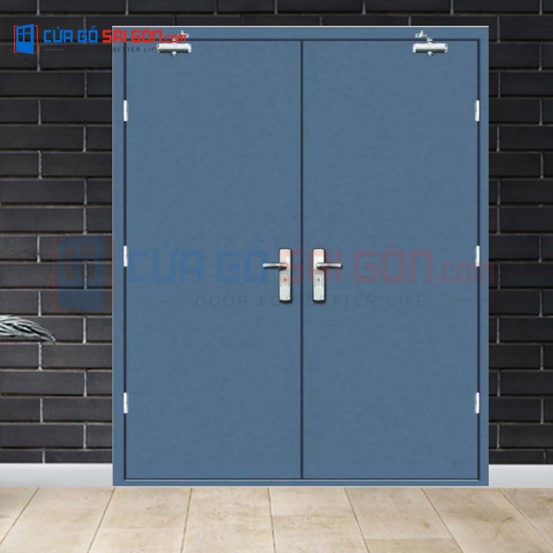 Mẫu cửa thép chống cháy màu xanh dương giúp tăng tính thẩm mỹ cho ngôi nhà